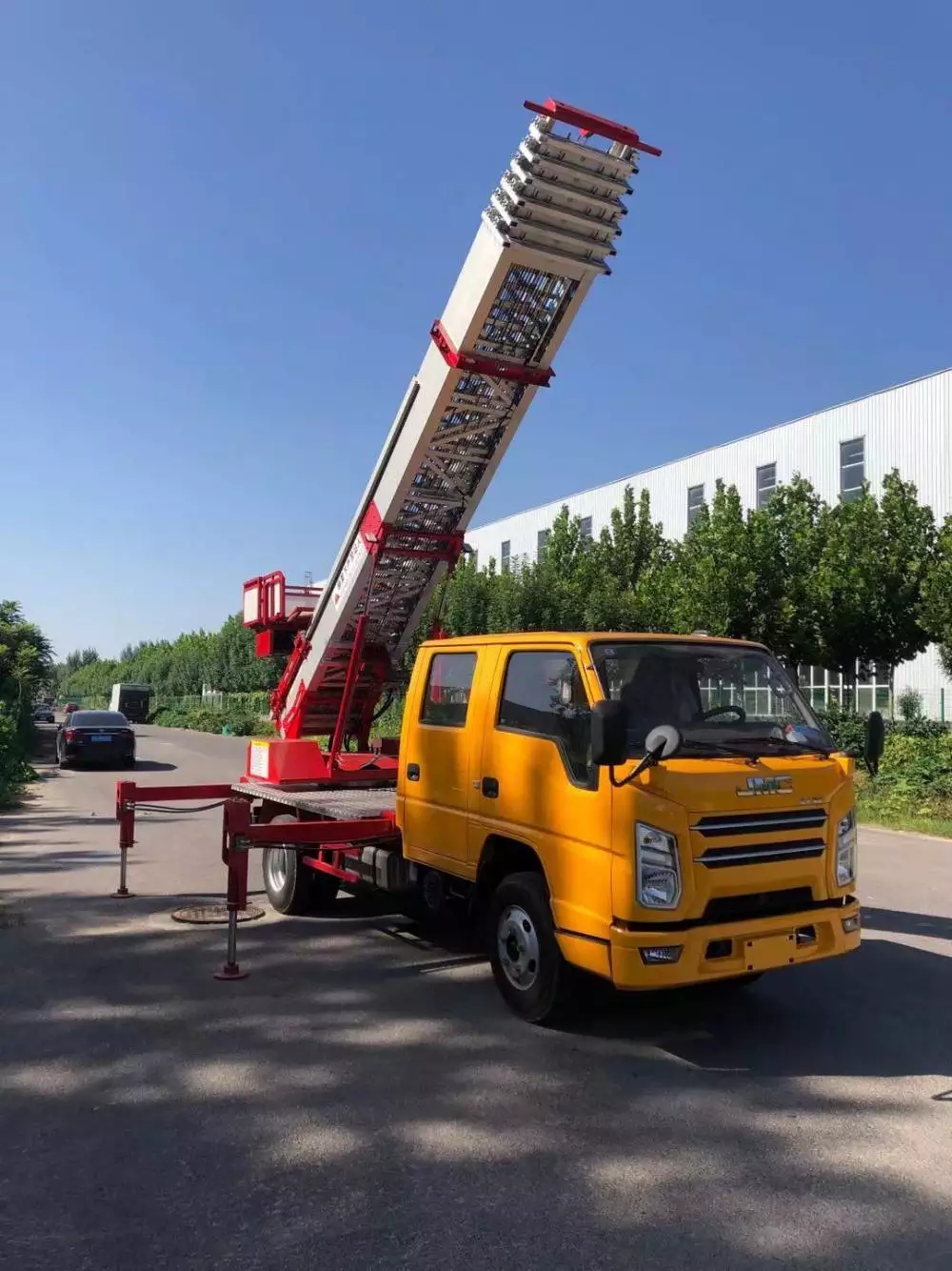 瀍河回族附近的云梯车出租服务：轻松解决高空作业需求