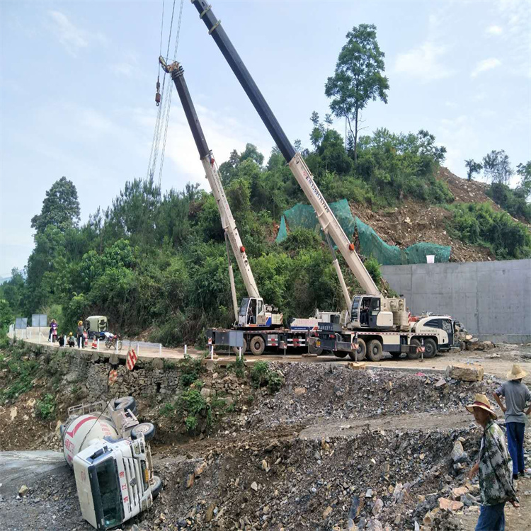 瀍河回族汽车掉沟里叫吊车救援要多少钱